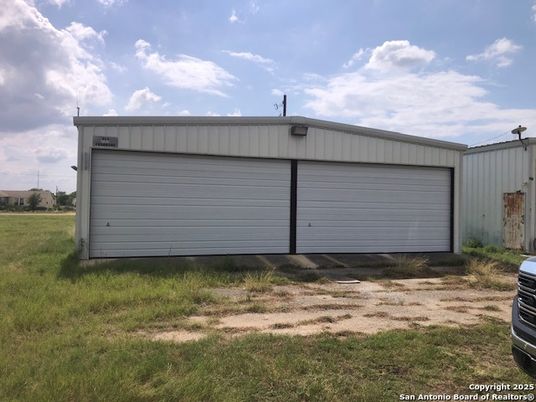 Detached Garage, Exterior