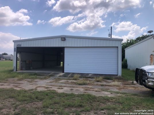 Detached Garage, Exterior