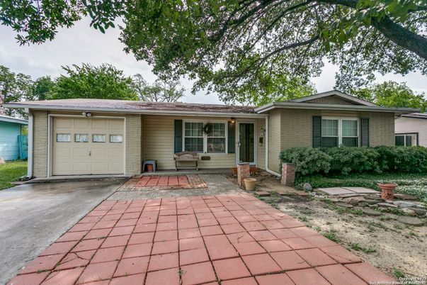 Attached, Exterior, Facade, Brick Facade, Ranch