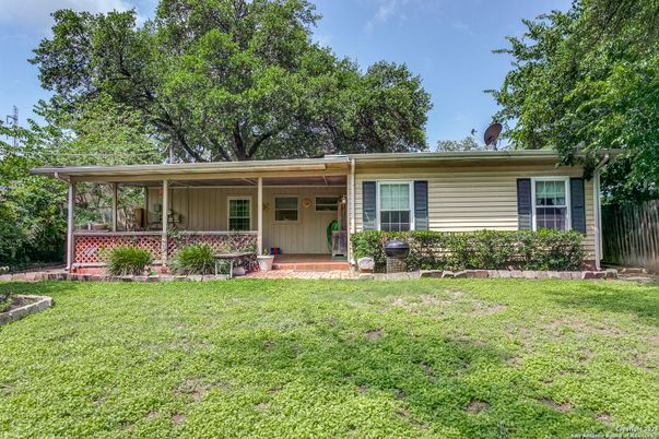 Backyard, Exterior, Facade, Ranch