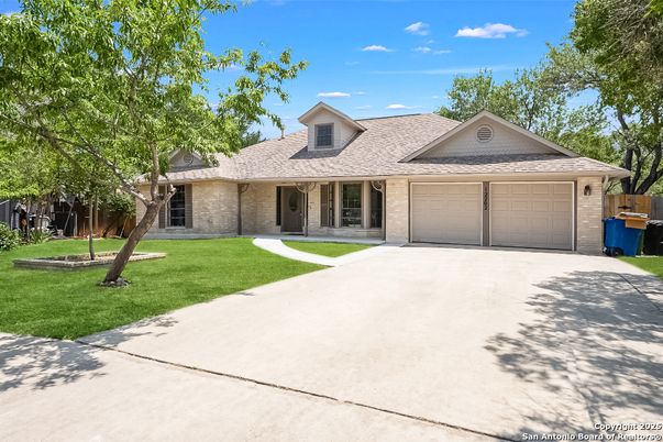 Attached, Exterior, Facade, Ranch