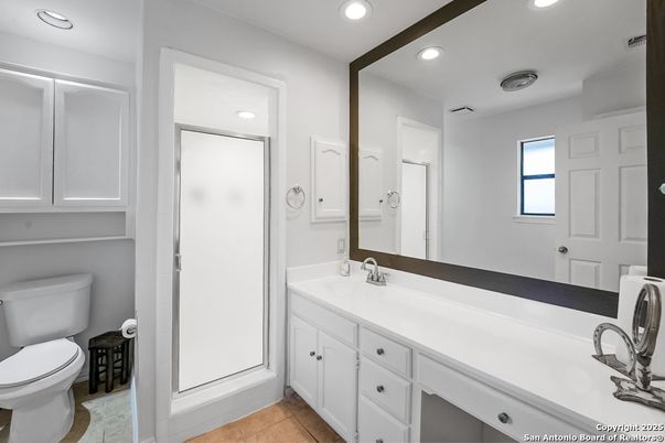 Bathroom, Dual Sink Vanities, Interior, Recessed Lighting