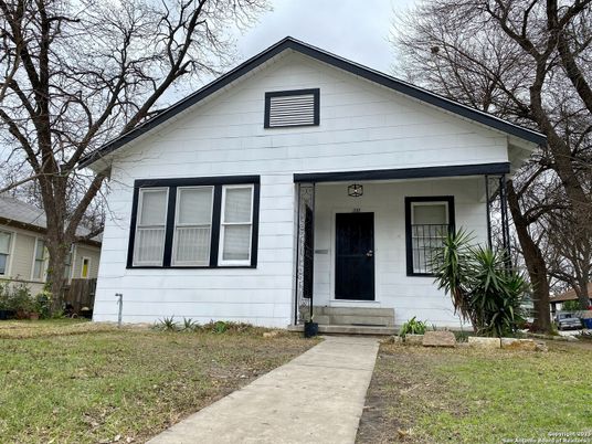 Exterior, Facade, American Craftsman