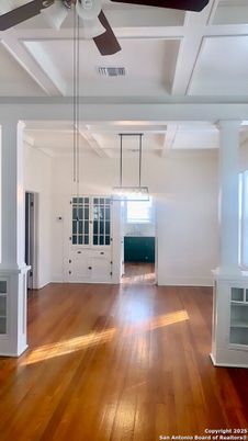 Interior, Pendant Lights, Wood Texture Flooring