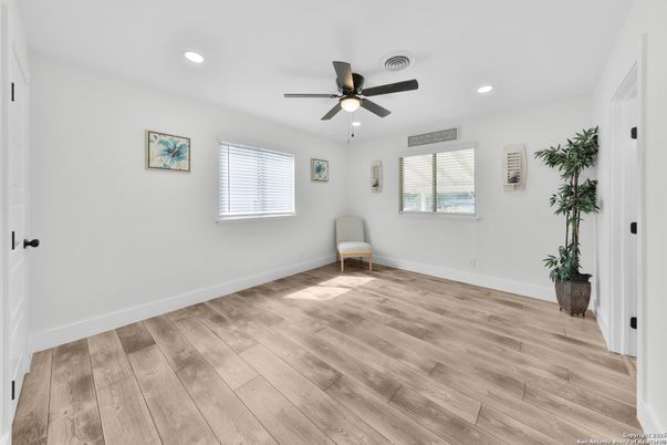 Empty room, Interior, Recessed Lighting, Wood Texture Flooring