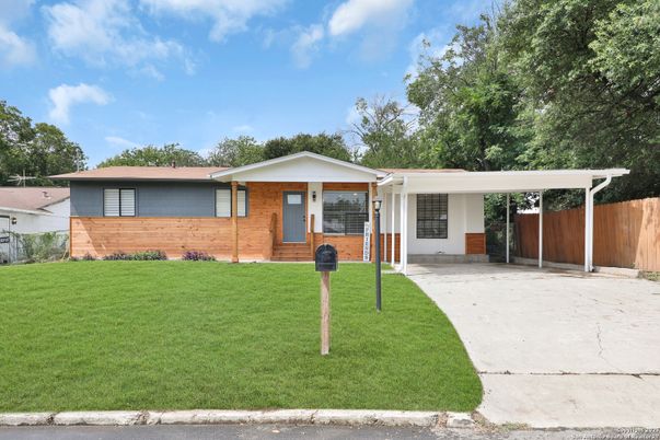 Backyard, Exterior, Facade, Ranch