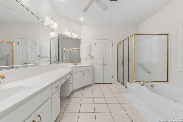 Bathroom, Dual Sink Vanities, Interior, Recessed Lighting