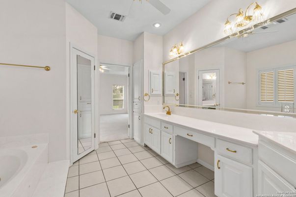 Bathroom, Dual Sink Vanities, Interior, Recessed Lighting