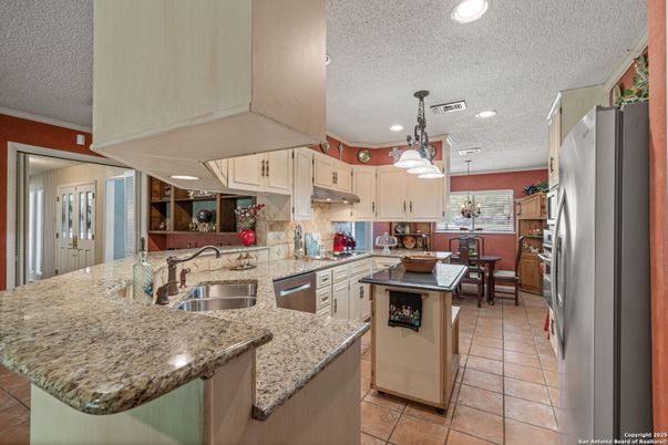 Dining room, Interior, Kitchen, Pendant Lights, Recessed Lighting