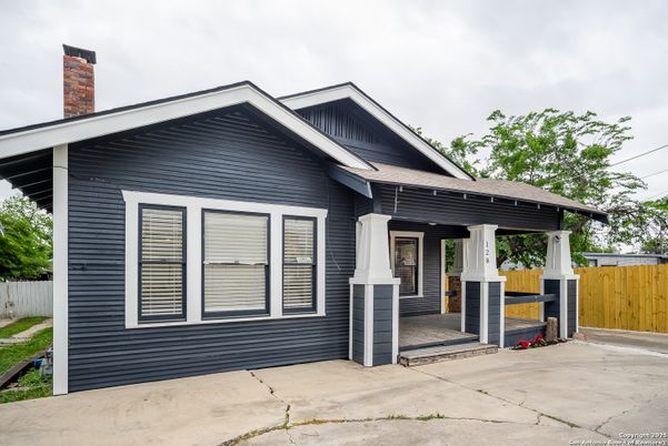 Exterior, Facade, American Craftsman