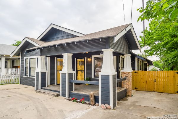 Exterior, Facade, American Craftsman