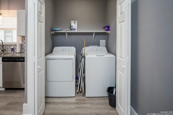Interior, Utility Closets, Washer, Wood Texture Flooring