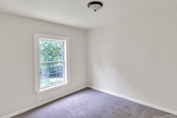 Empty room, Interior