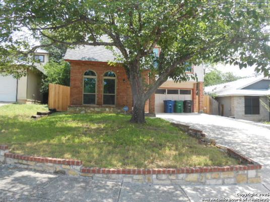 Backyard, Exterior, Facade, Brick Facade, Ranch