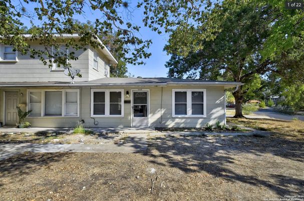 Exterior, Facade, Ranch