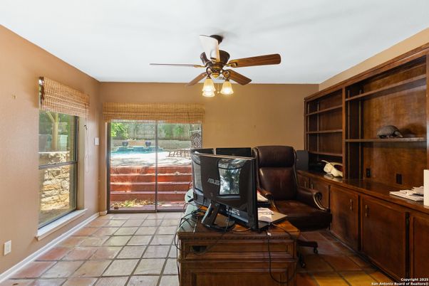 Home Office, Interior