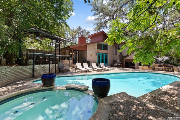 Exterior, Pool