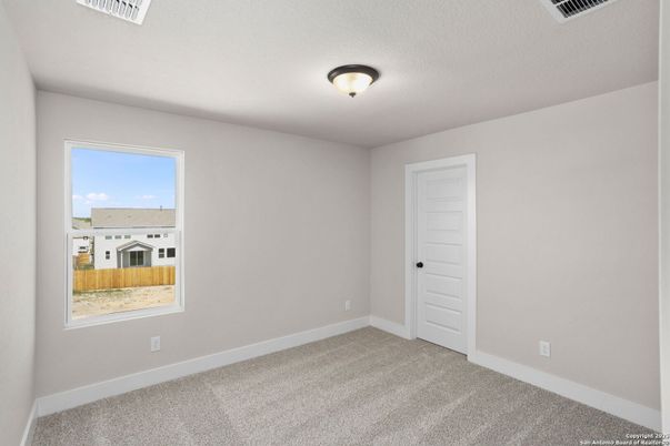 Empty room, Interior