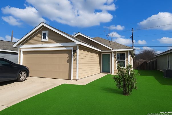 Attached, Exterior, Facade, American Craftsman