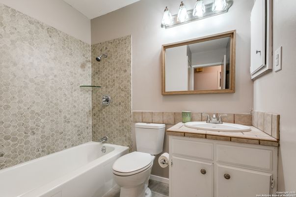 Bathroom, Interior, Tile Countertops