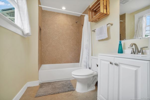 Bathroom, Interior, Recessed Lighting