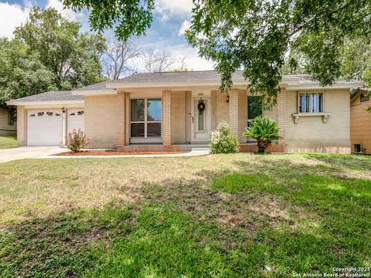 Attached, Exterior, Facade, Brick Facade, Ranch
