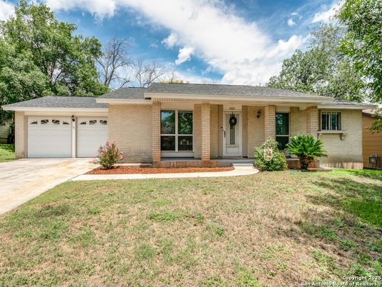 Attached, Exterior, Facade, Brick Facade, Ranch