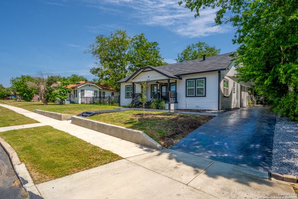 Backyard, Exterior, Facade, Ranch