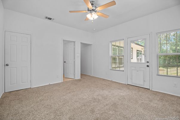 Empty room, Interior