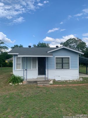 Backyard, Exterior, Facade, Ranch