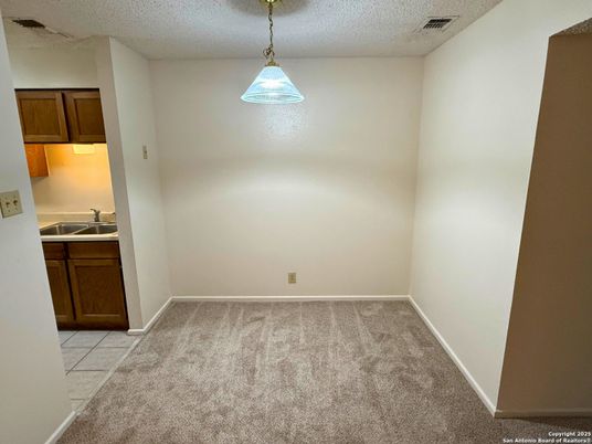 Empty room, Interior, Pendant Lights