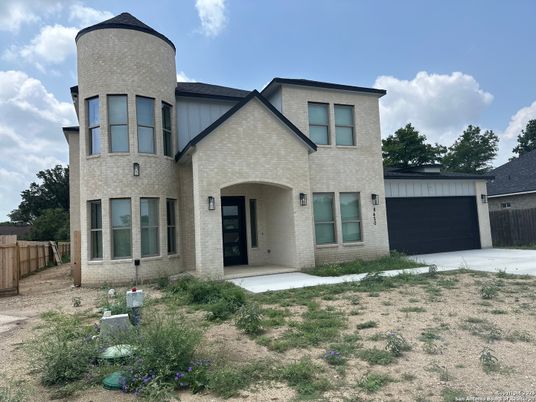 Attached, Backyard, Exterior, Facade, Modern