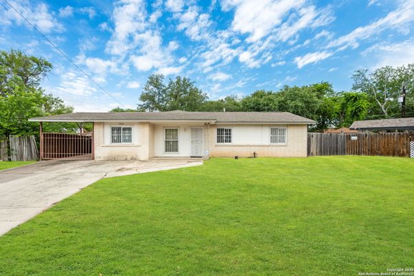Backyard, Exterior, Facade, Ranch