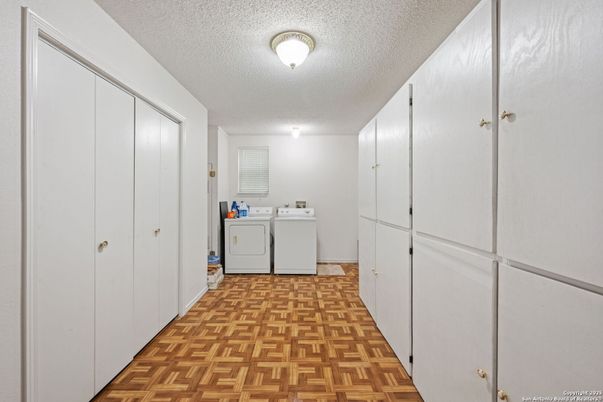 Interior, Washer, Wood Texture Flooring