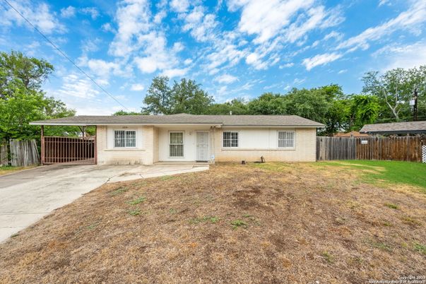 Backyard, Exterior, Facade, Ranch
