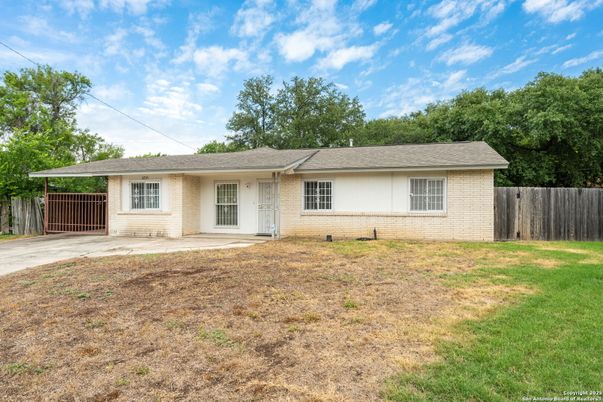 Backyard, Exterior, Facade, Ranch
