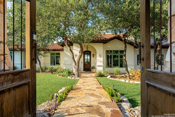 Exterior, Facade, Spanish Mediterranean