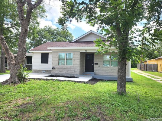 Backyard, Exterior, Facade, Ranch