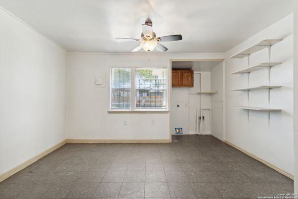 Empty room, Interior