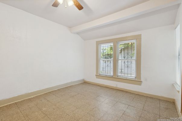 Empty room, Interior