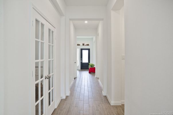 Interior, Recessed Lighting, Wood Texture Flooring