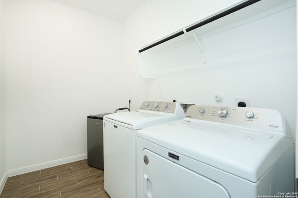 Interior, Washer, Wood Texture Flooring