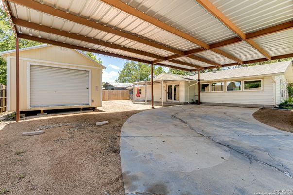 Detached Garage, Exterior