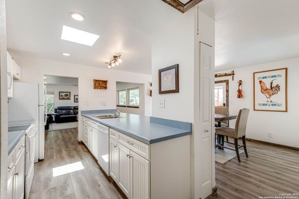 Dining room, Interior, Kitchen, Recessed Lighting, Wood Texture Flooring
