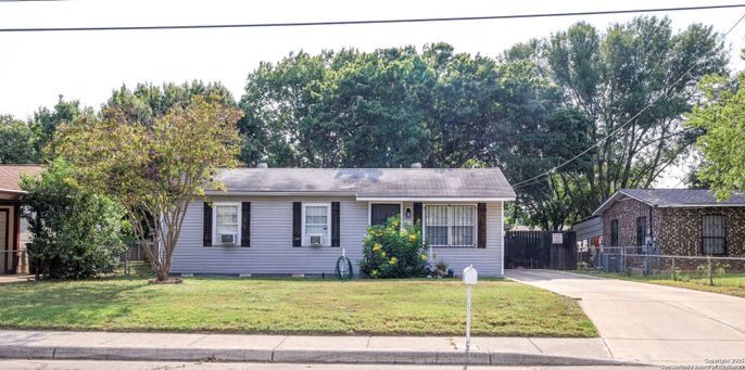 Exterior, Facade, Cape Cod