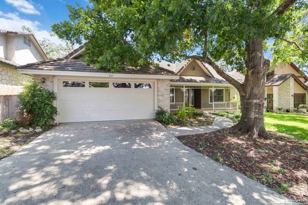 Attached, Exterior, Facade, Ranch