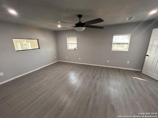 Empty room, Interior, Recessed Lighting, Wood Texture Flooring