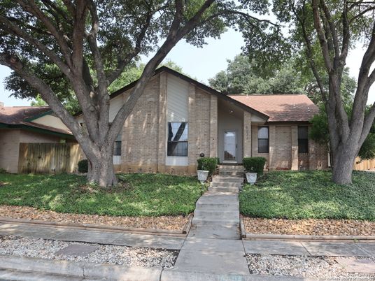 Exterior, Facade, Brick Facade, Ranch
