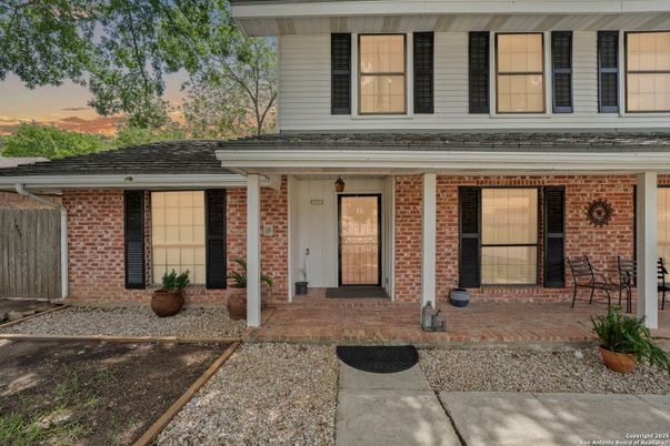 Exterior, Facade, Brick Facade, Ranch