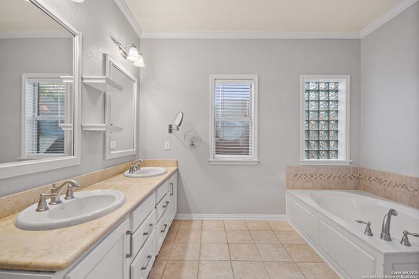 Bathroom, Dual Sink Vanities, Interior